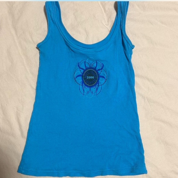 Graphic Tank Top - Picture 4 of 4